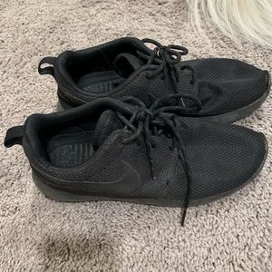 Nike Roshe Run Sneakers